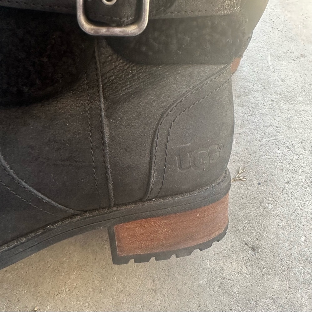 UGG Australia Blayre black leather shearling buckle moto boot womens 6.5 - Picture 5 of 8